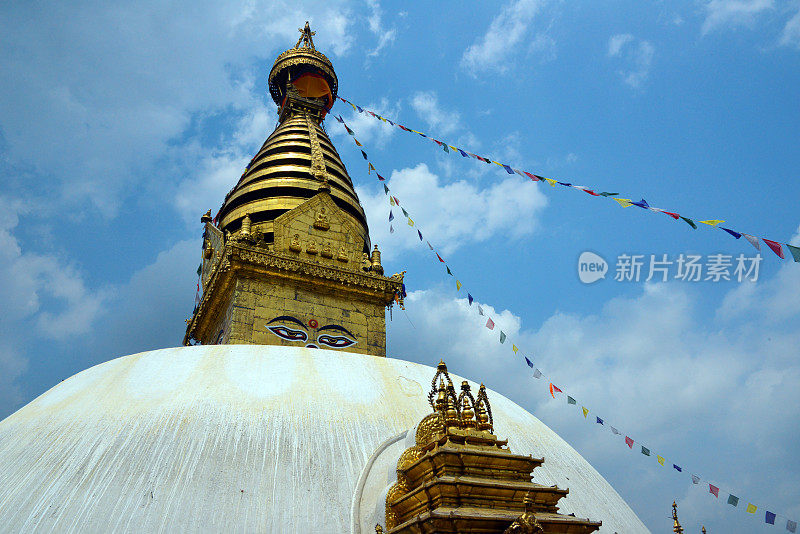 Swayambhu maachhaitya -佛塔顶部金色立方体上的佛眼，加德满都，尼泊尔